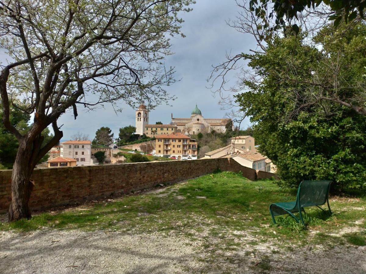 Via Duranti Apartment Ancona Bagian luar foto